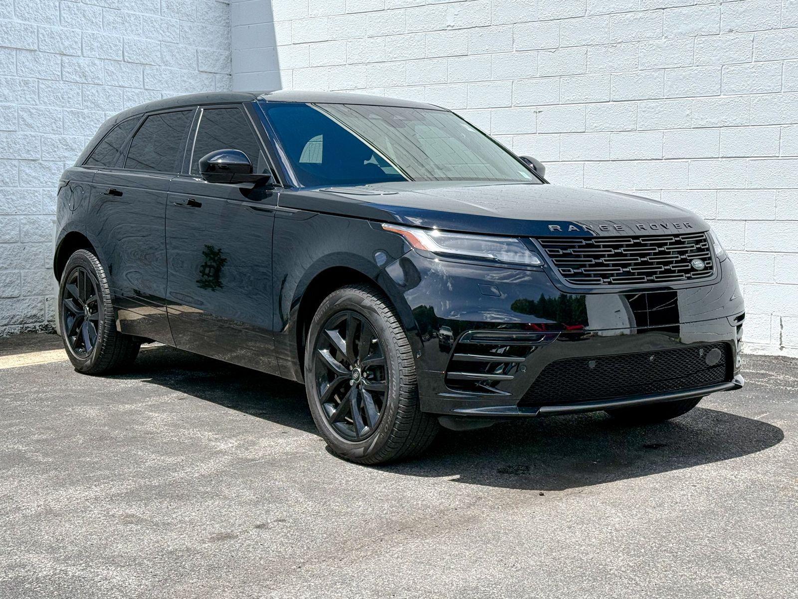 Photo view of 2026 Land Rover Range Rover Velar in Black