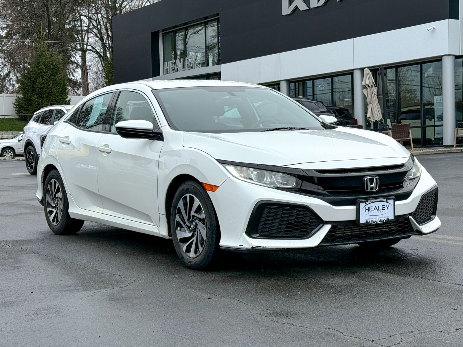 Photo view of 2017 Honda Civic Hatchback in 