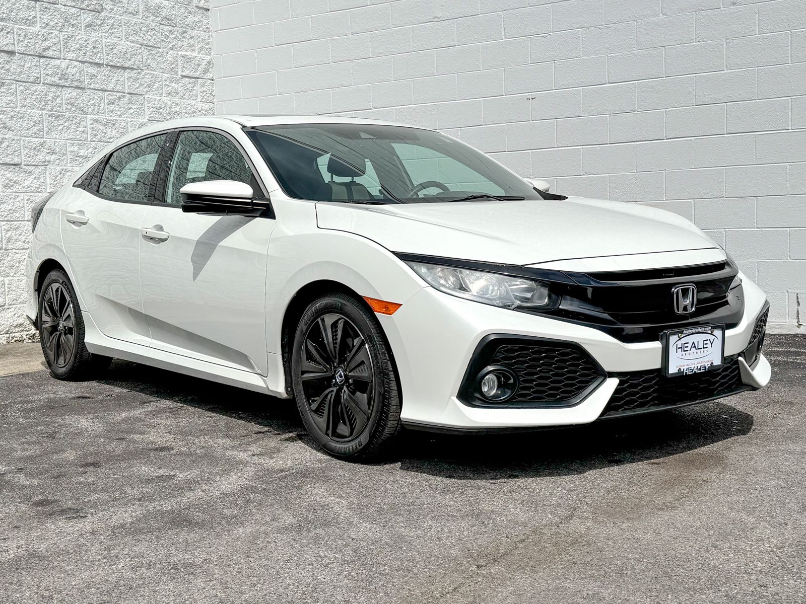 Photo view of 2019 Honda Civic Hatchback in 