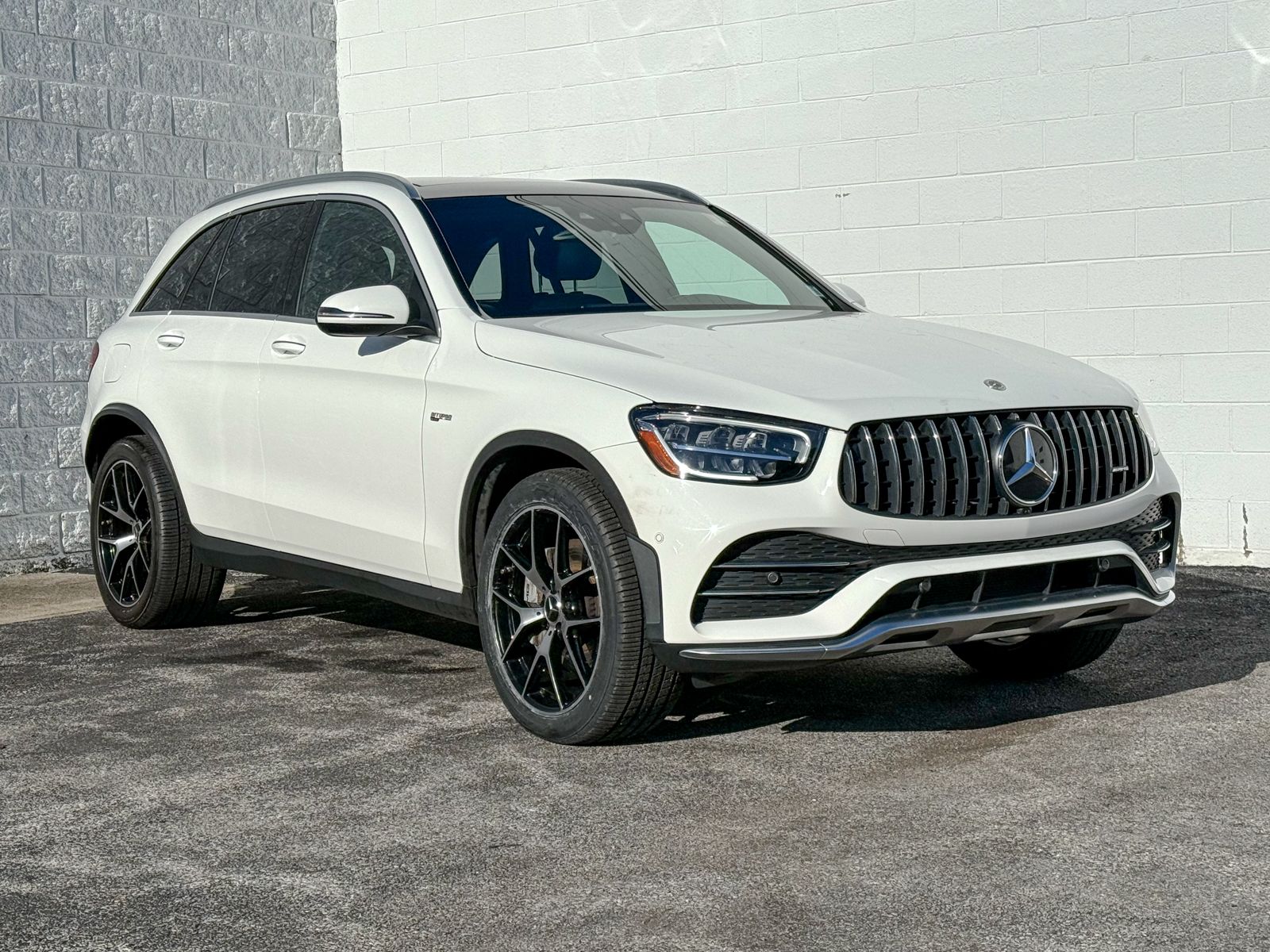Photo view of 2021 Mercedes-Benz GLC in White