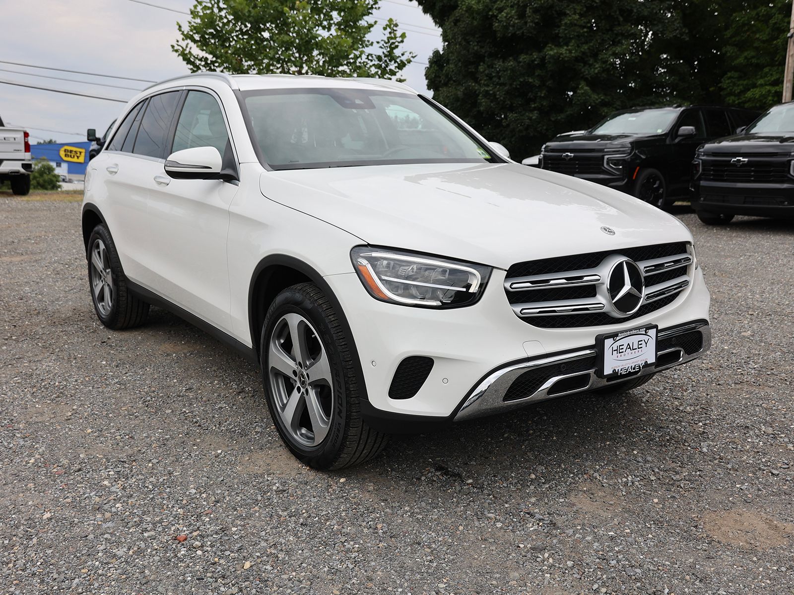 Photo view of 2022 Mercedes-Benz GLC in White