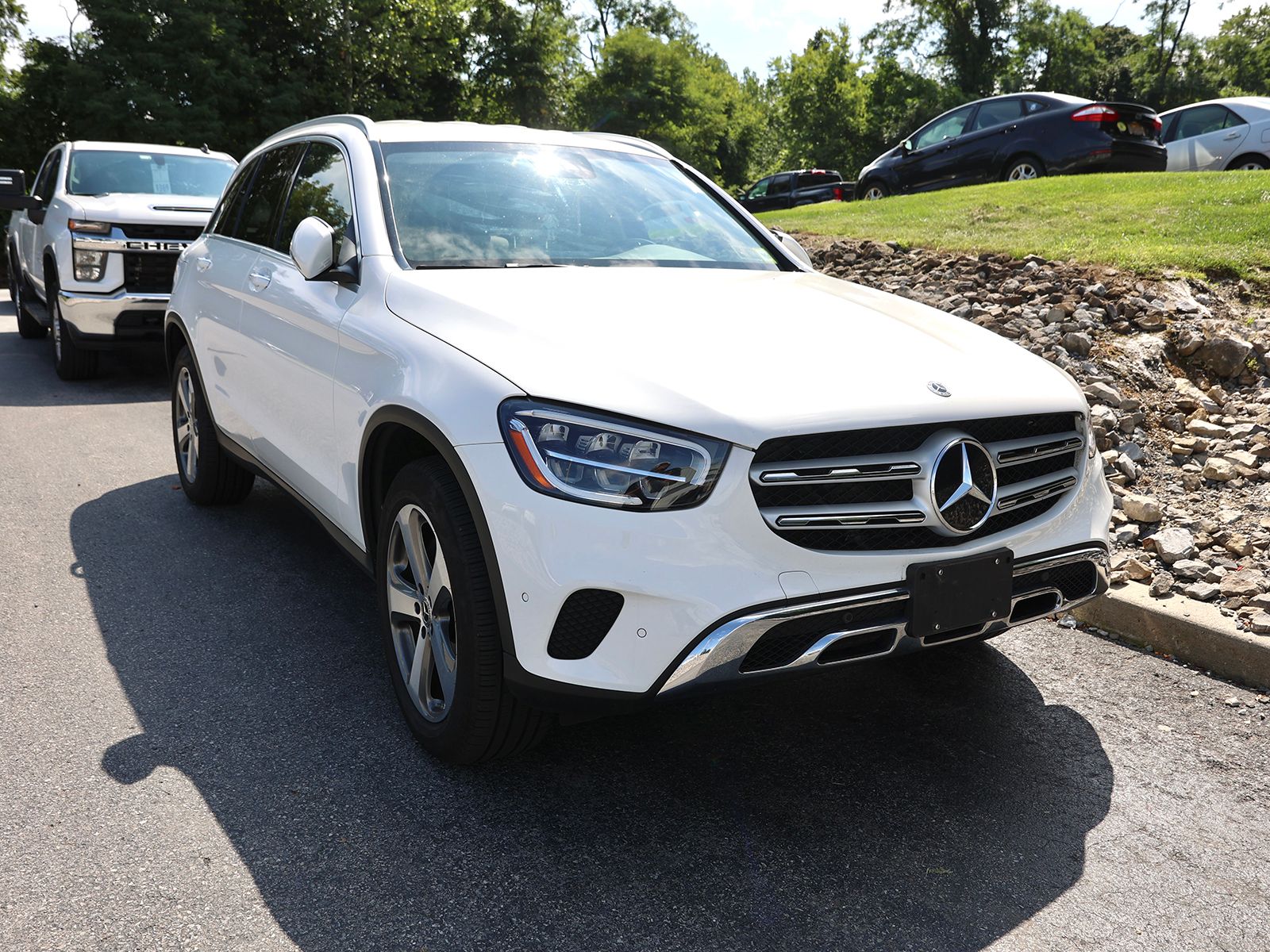 Photo view of 2022 Mercedes-Benz GLC in White