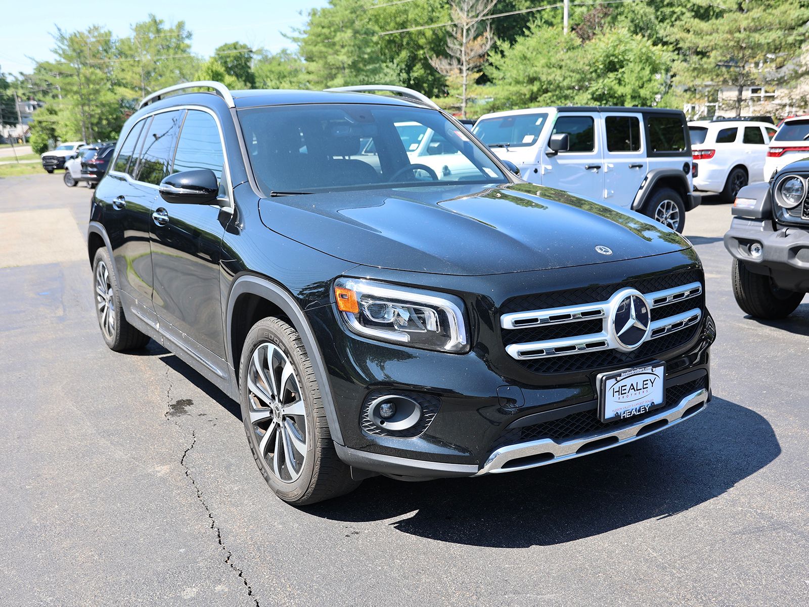 Photo view of 2021 Mercedes-Benz GLB in Black