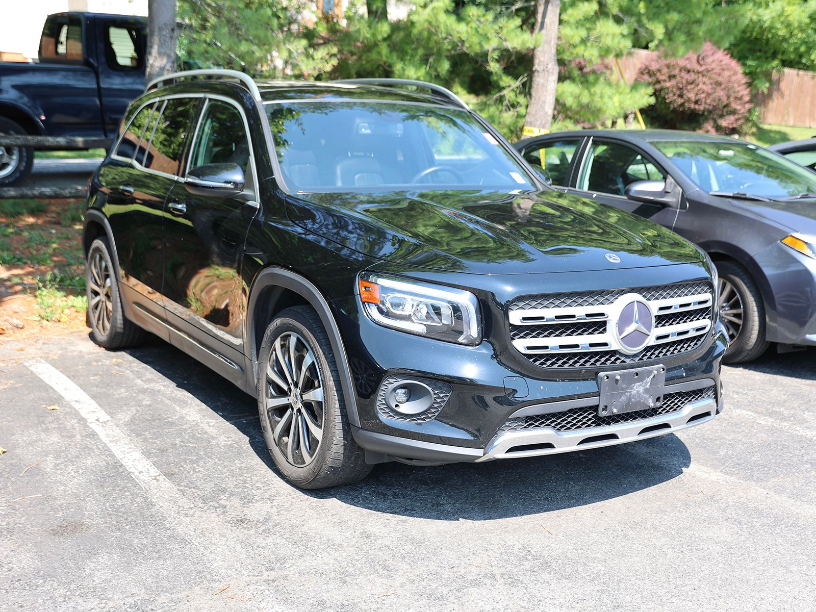 Photo view of 2021 Mercedes-Benz GLB in
