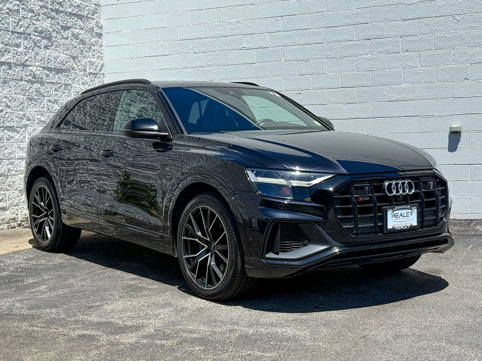 Photo view of 2021 Audi SQ8 in Black