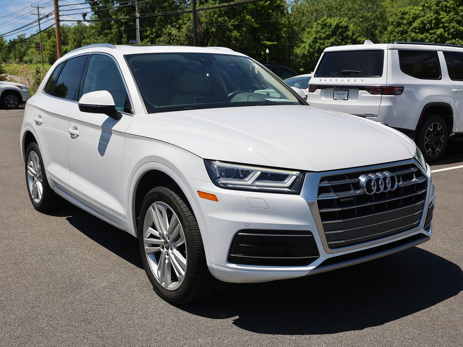 Photo view of 2020 Audi Q5 in White