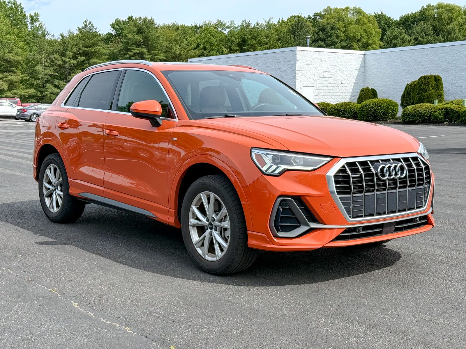 Photo view of 2025 Audi Q3 in White