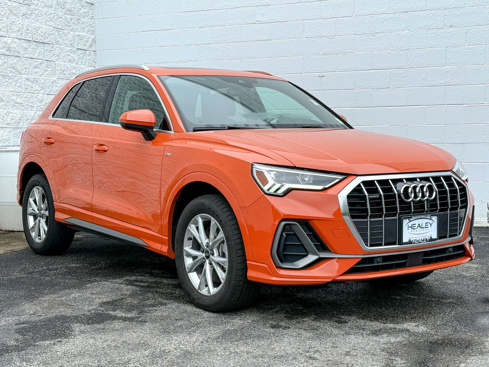 Photo view of 2025 Audi Q3 in White