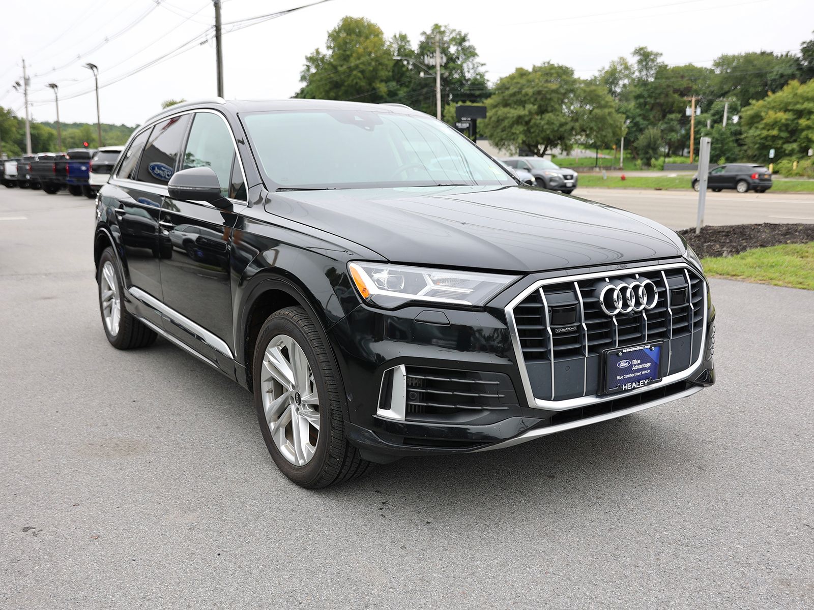 Photo view of 2022 Audi Q7 in Black