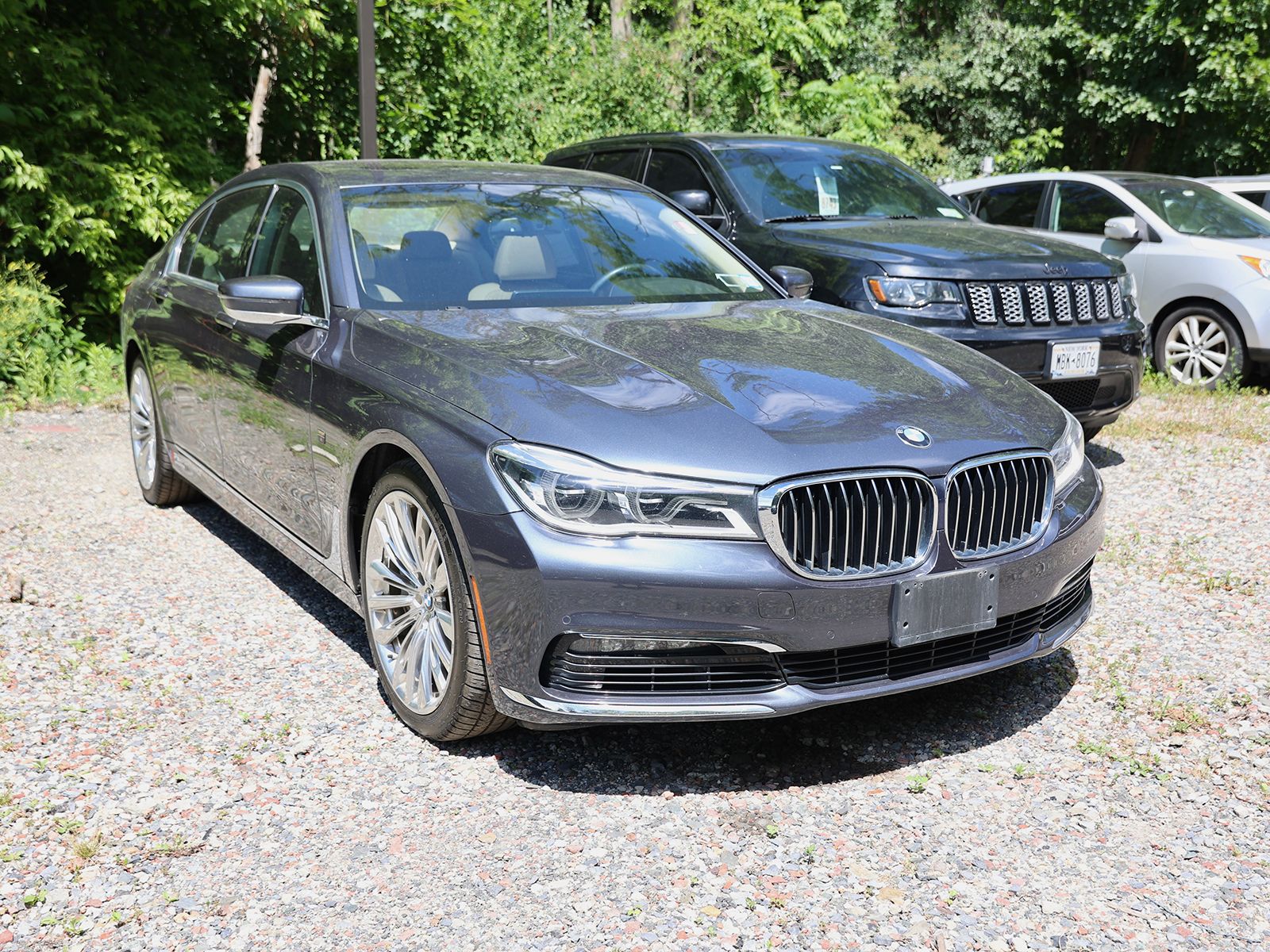 Photo view of 2016 BMW 7 Series in Gray