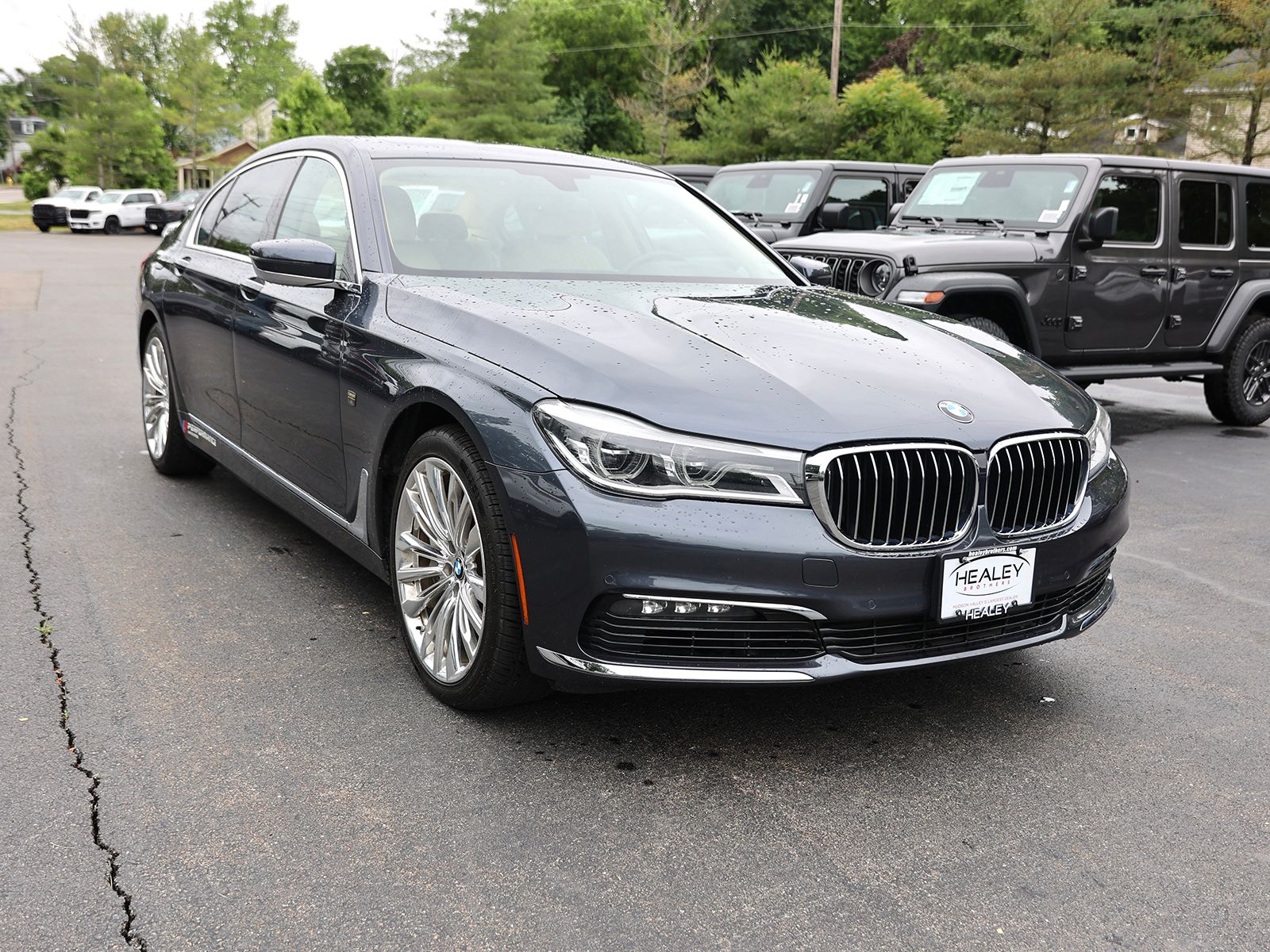 Photo view of 2016 BMW 7 Series in Gray