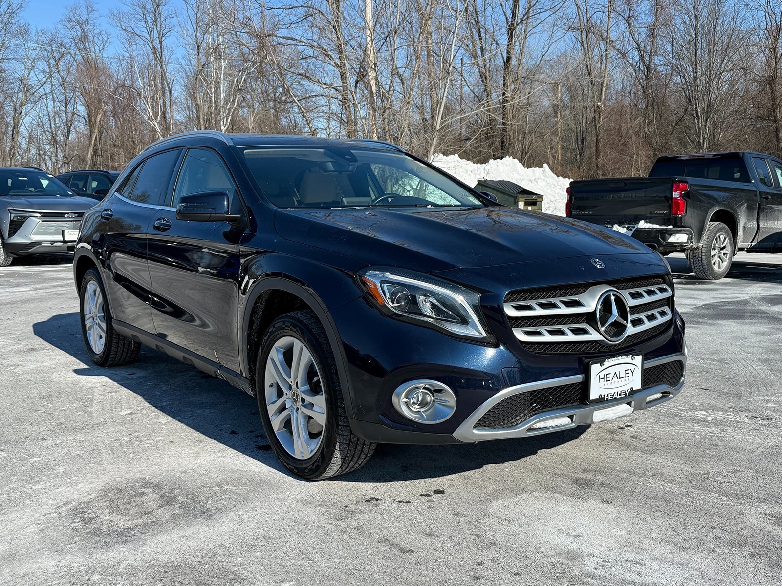 Photo view of 2018 Mercedes-Benz GLA in Blue