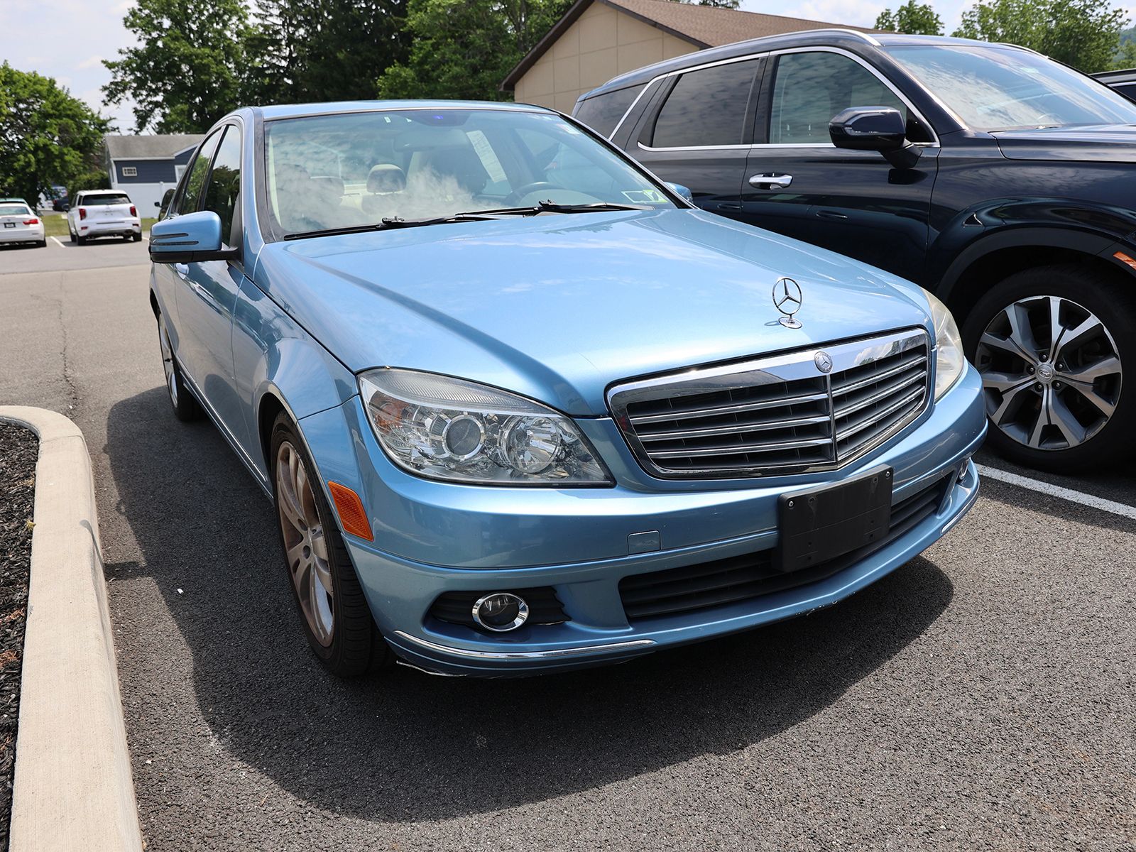 Photo view of 2011 Mercedes-Benz C-Class in Blue