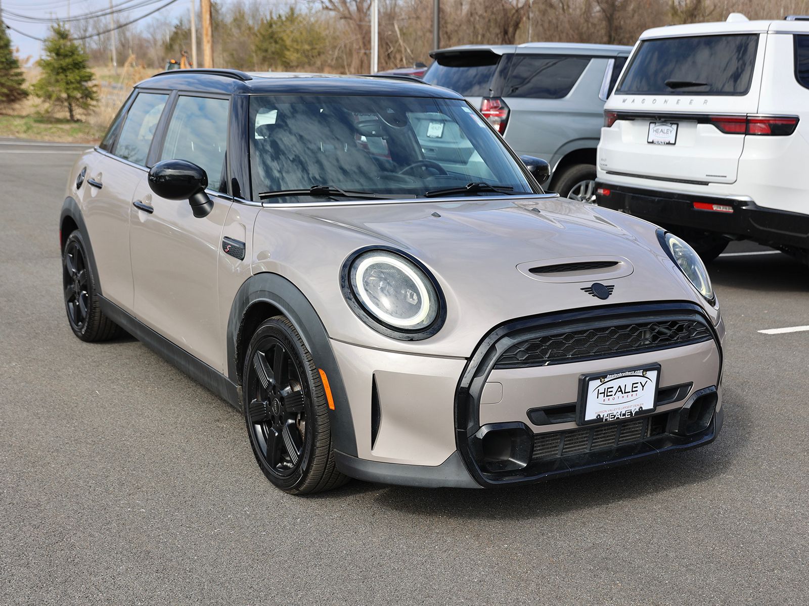 Photo view of 2022 MINI Hardtop 4 Door in Gray
