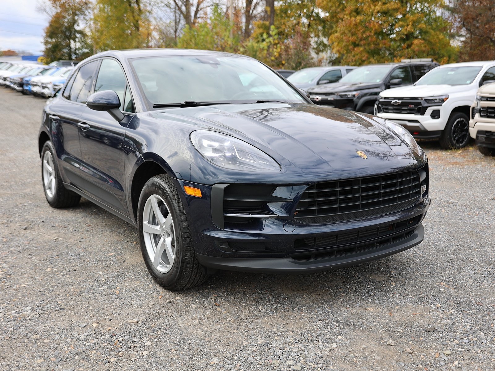 Photo view of 2021 Porsche Macan in Black