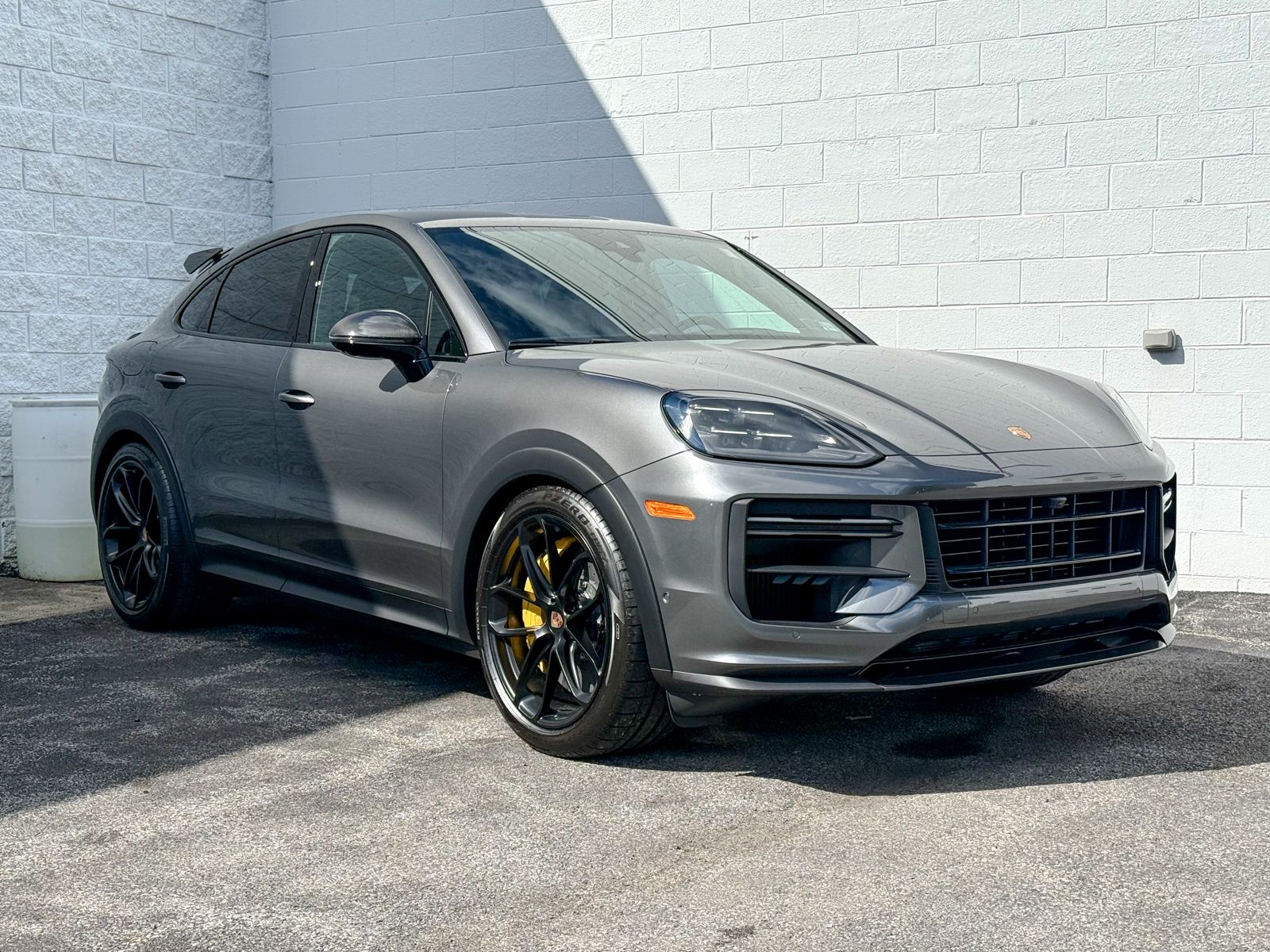 Photo view of 2026 Porsche Cayenne in Gray