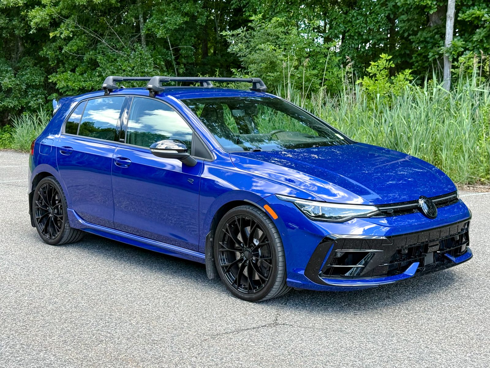 Photo view of 2025 Volkswagen Golf R in Blue
