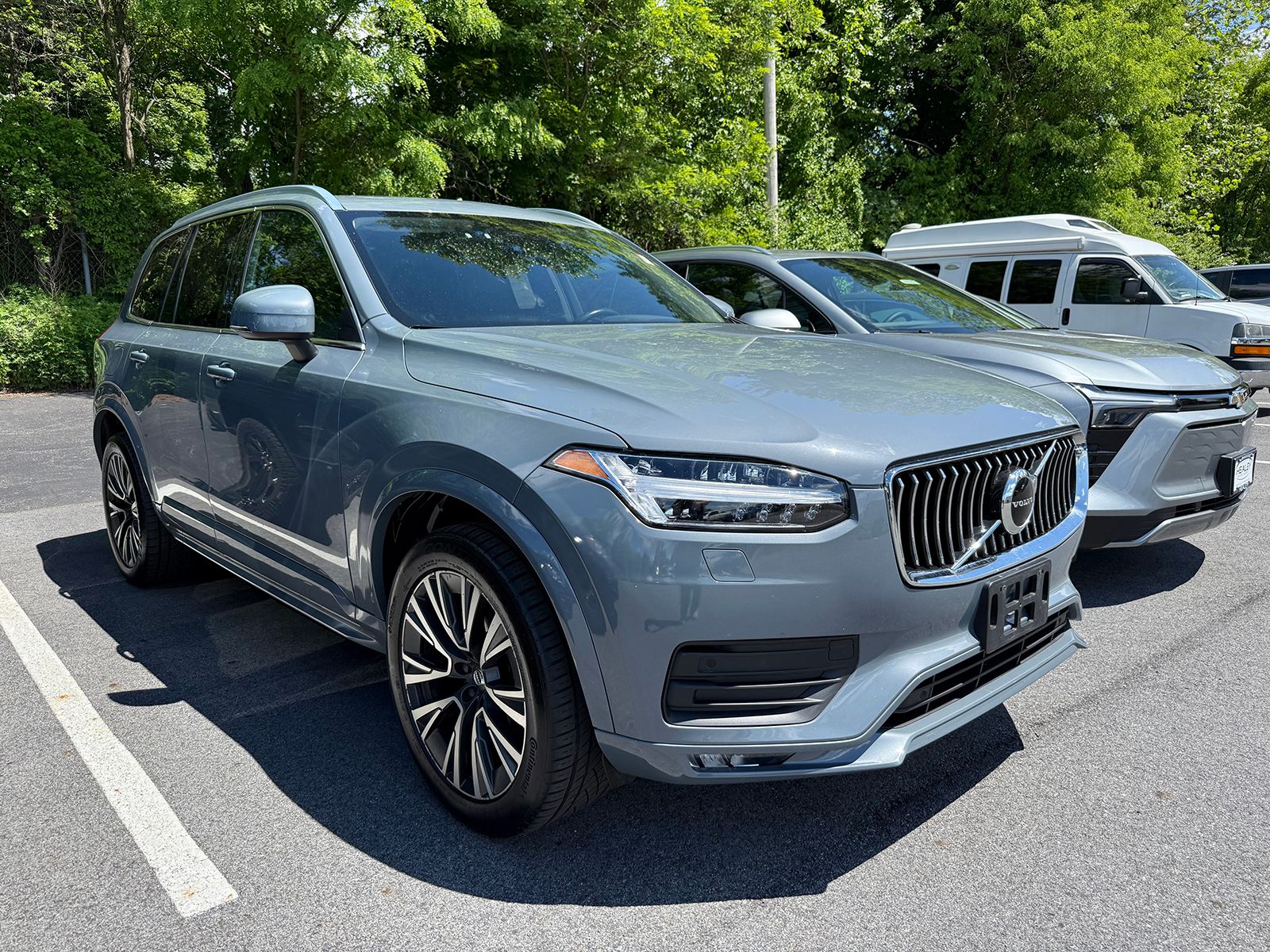 Photo view of 2021 Volvo XC90 in Blue