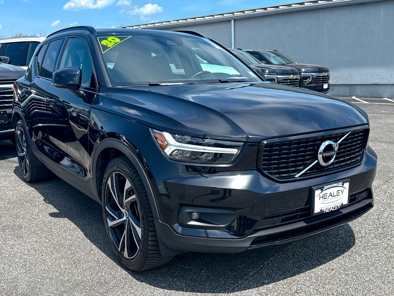 Photo view of 2020 Volvo XC40 in Black
