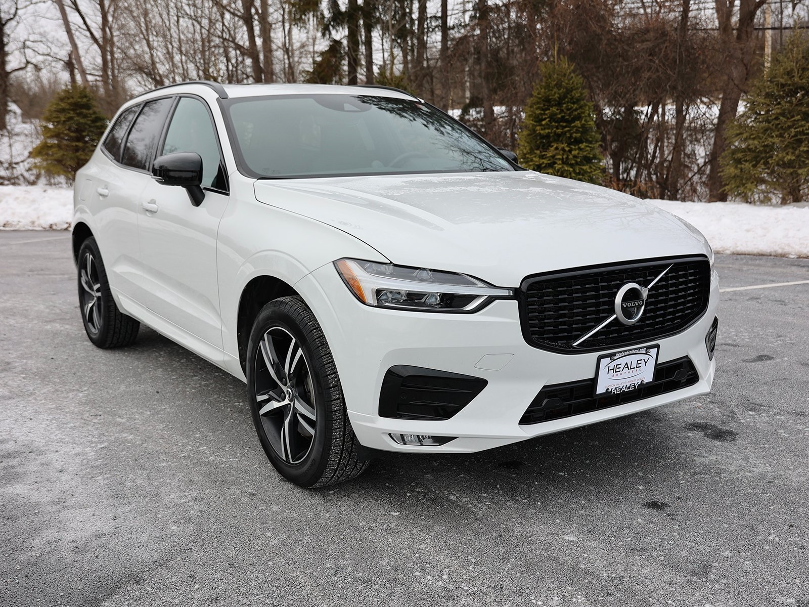 Photo view of 2021 Volvo XC60 in White