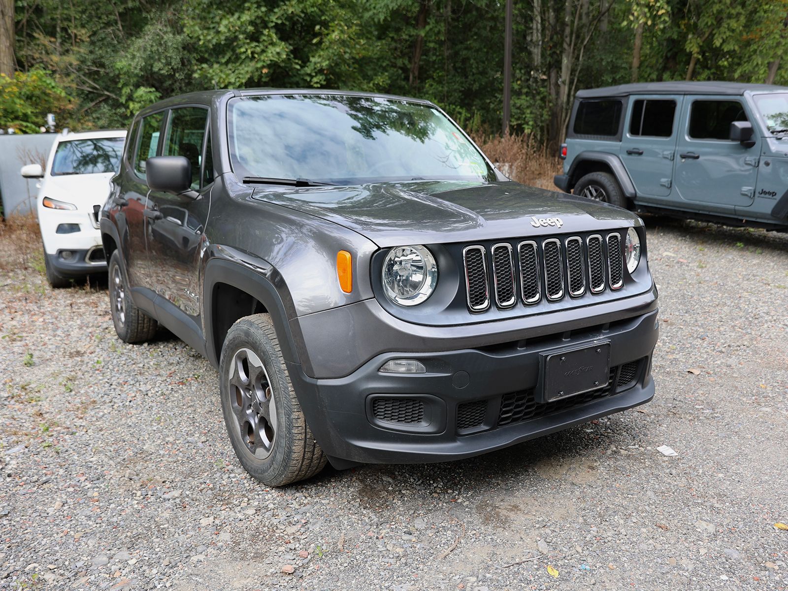 Photo view of 2016 Jeep Renegade in Gray