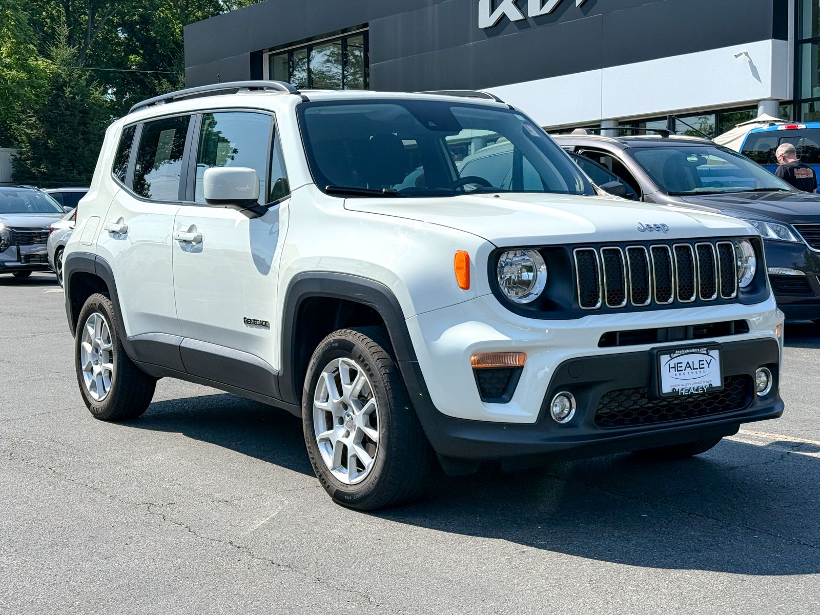 Photo view of 2021 Jeep Renegade in White