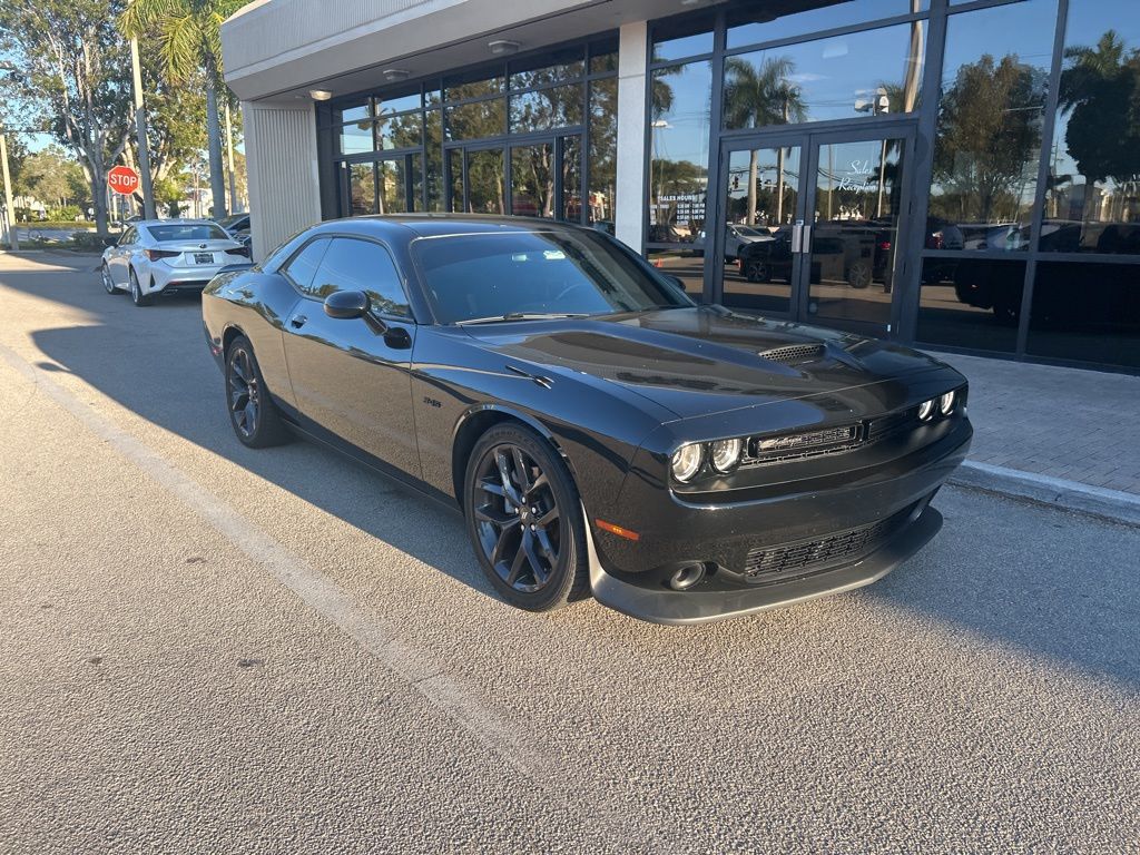 Dodge Challenger Vehicle Image