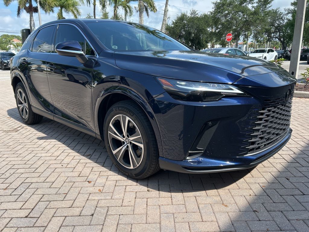 Lexus RX Vehicle Image