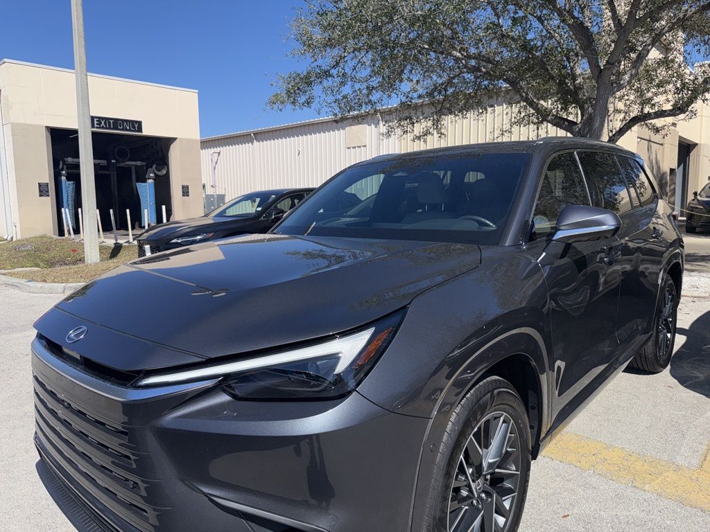 Lexus TX Vehicle Image