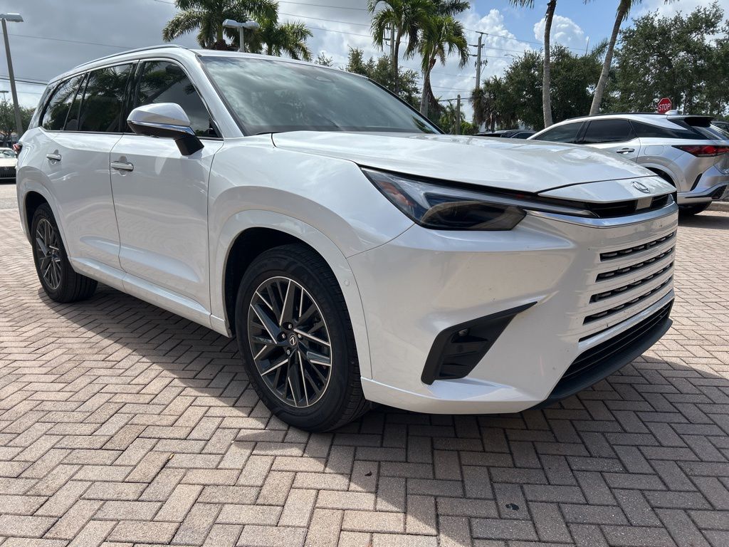 Lexus TX Vehicle Image
