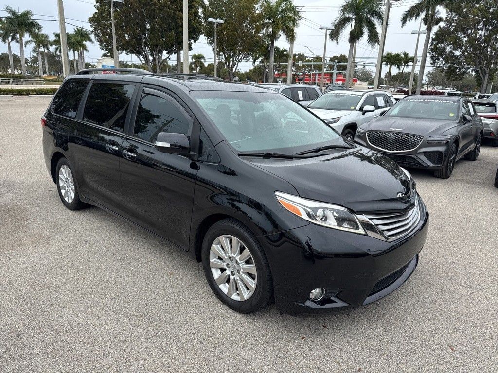 Toyota Sienna Vehicle Image