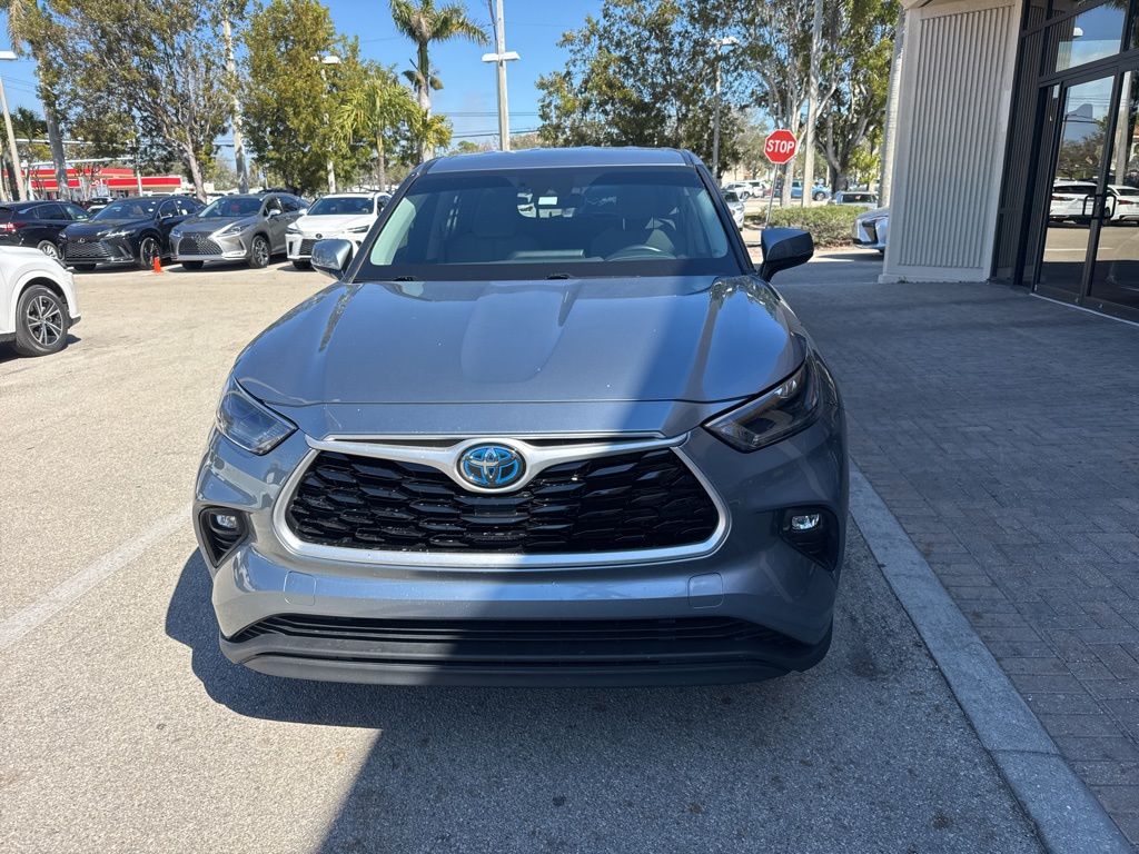 Toyota Highlander Hybrid Vehicle Image