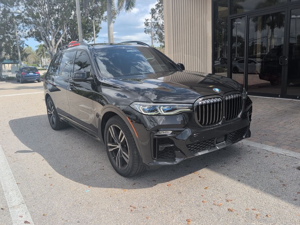 BMW X7 Vehicle Image