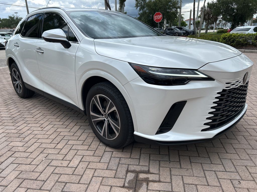 Lexus RX Vehicle Image