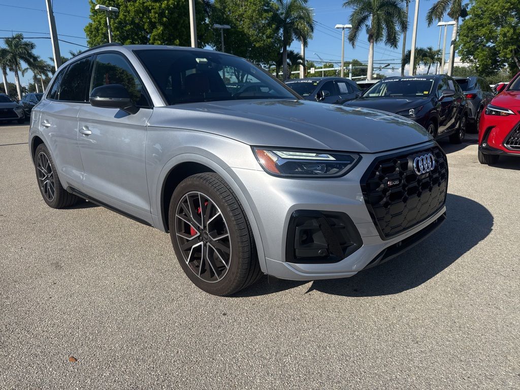 Audi SQ5 Vehicle Image