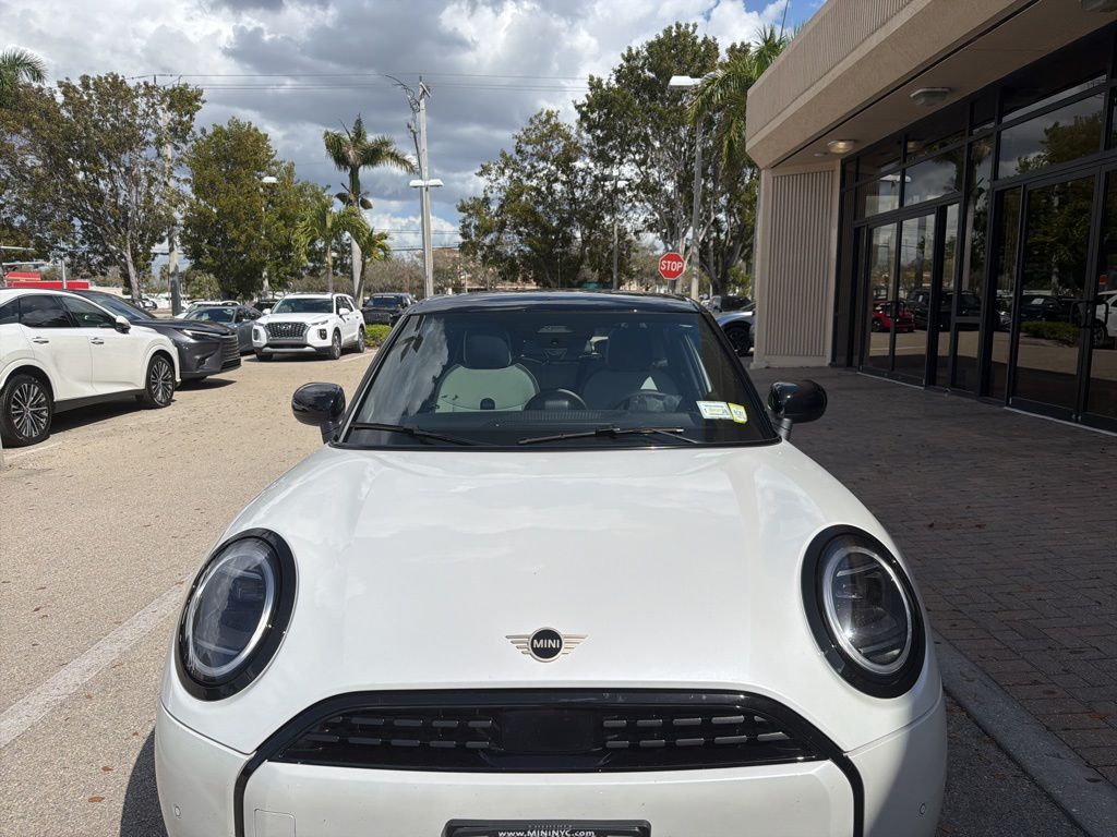 MINI Hardtop 4 Door Vehicle Image