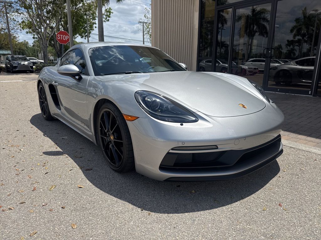 Porsche 718 Cayman Vehicle Image