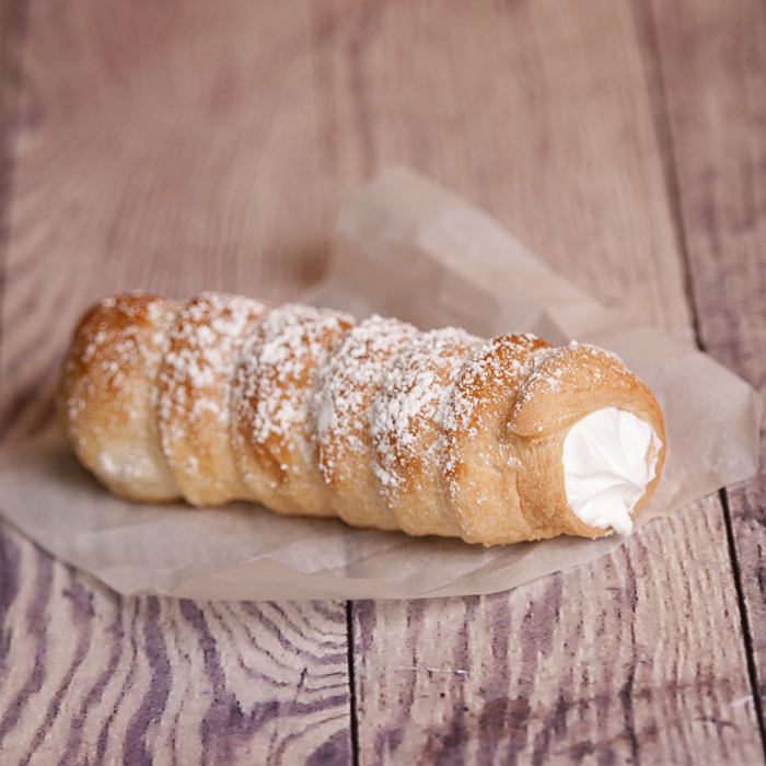 Cream Horn 1/2 Dozen, Treats elé Cake Co.