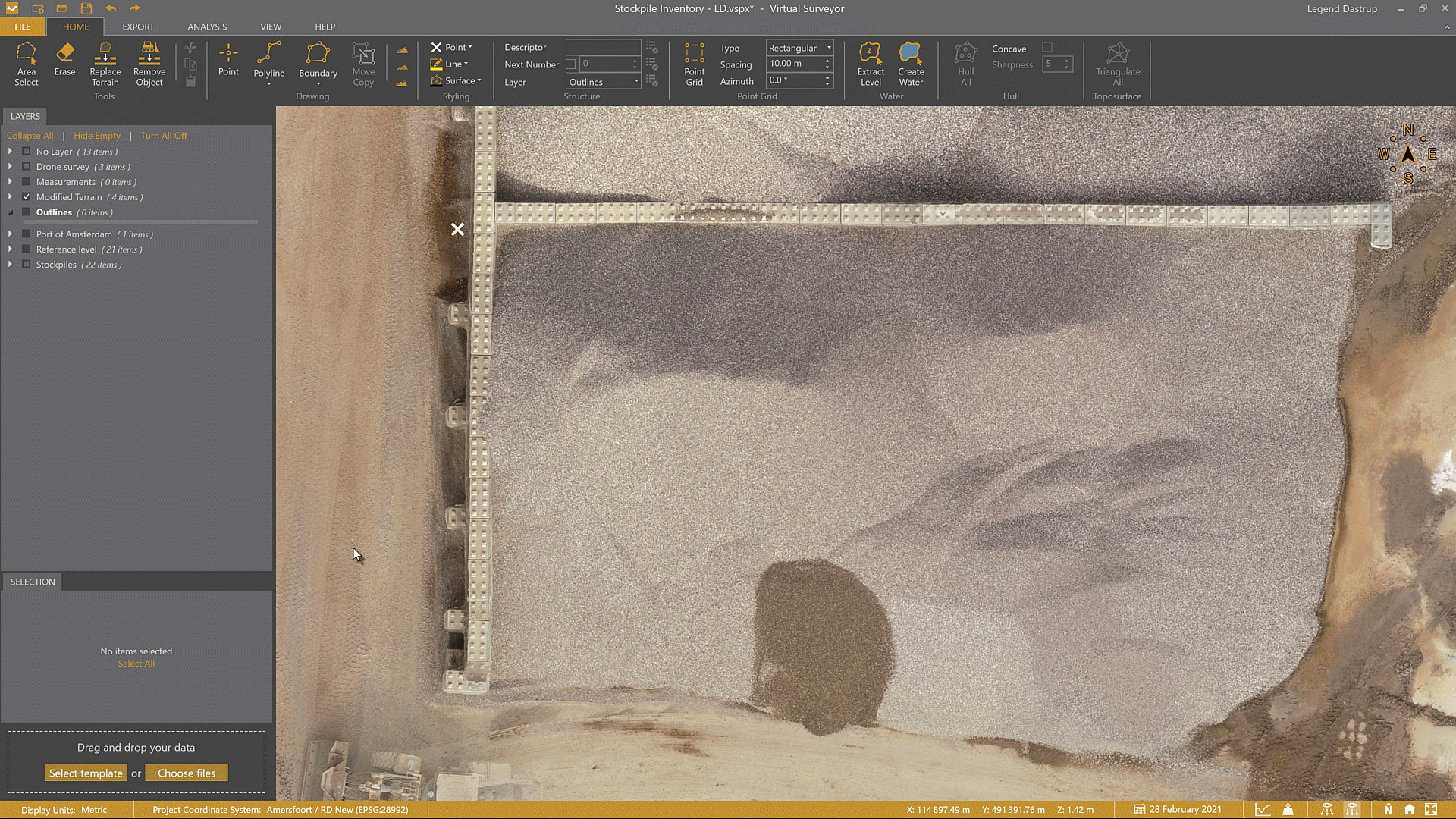Creating an outline by manually correcting the vertices for a simple open wall stockpile on a slope.