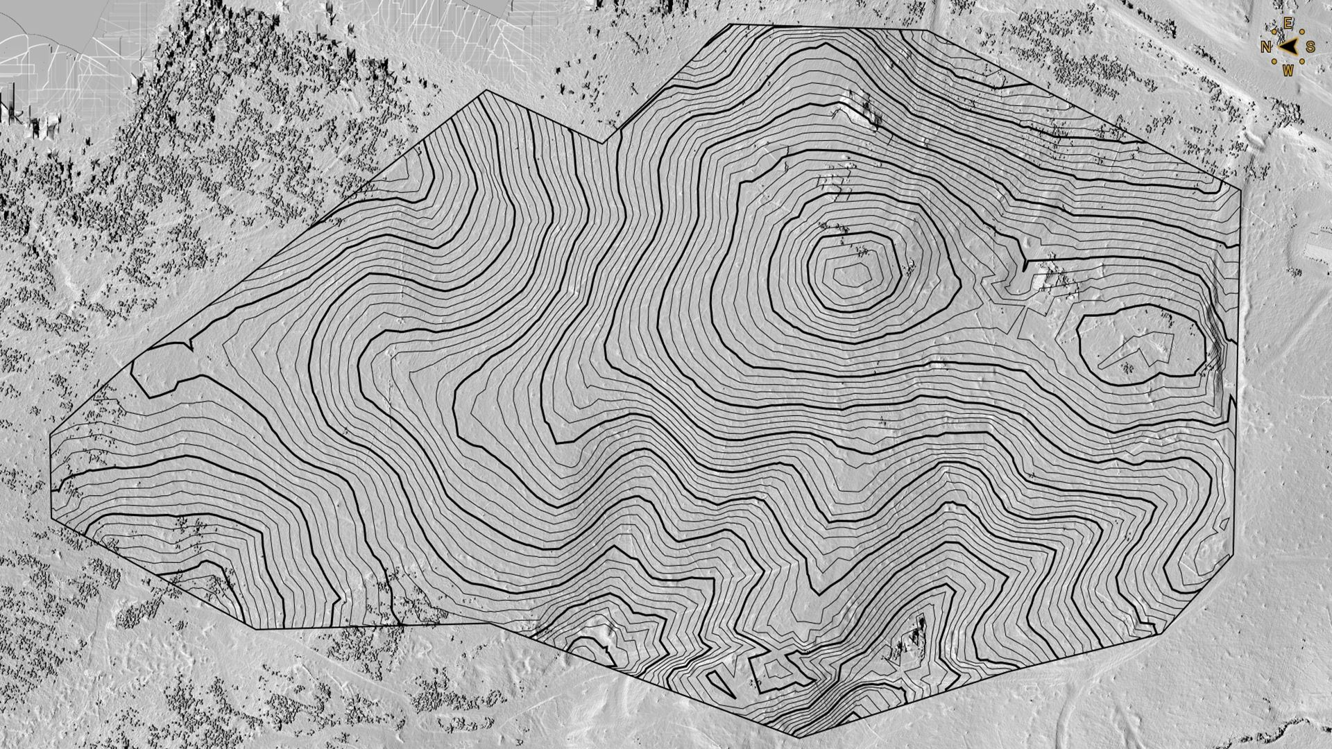 Contours from a surface that was created using a Low-pass point grid and complemented with additional points and breaklines. 