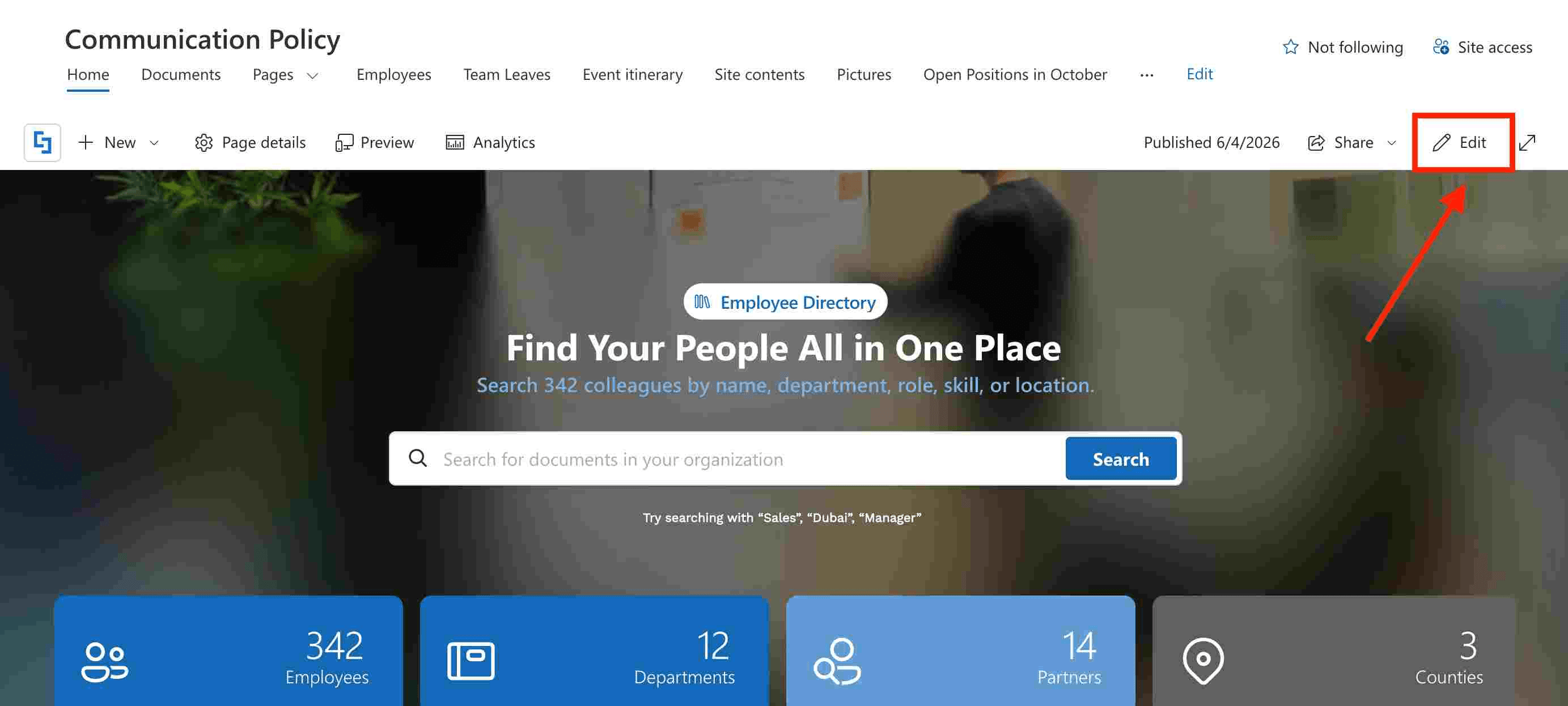 Clicking the Edit button on the site menu to change the layout of the page