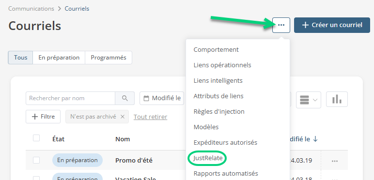 chemin pour JustRelate dans Dialog Insight : Rendez-vous dans la liste de vos courriels, puis cliquez sur les 3 points en haut à droite et sélectionner JustRelate dans le menu