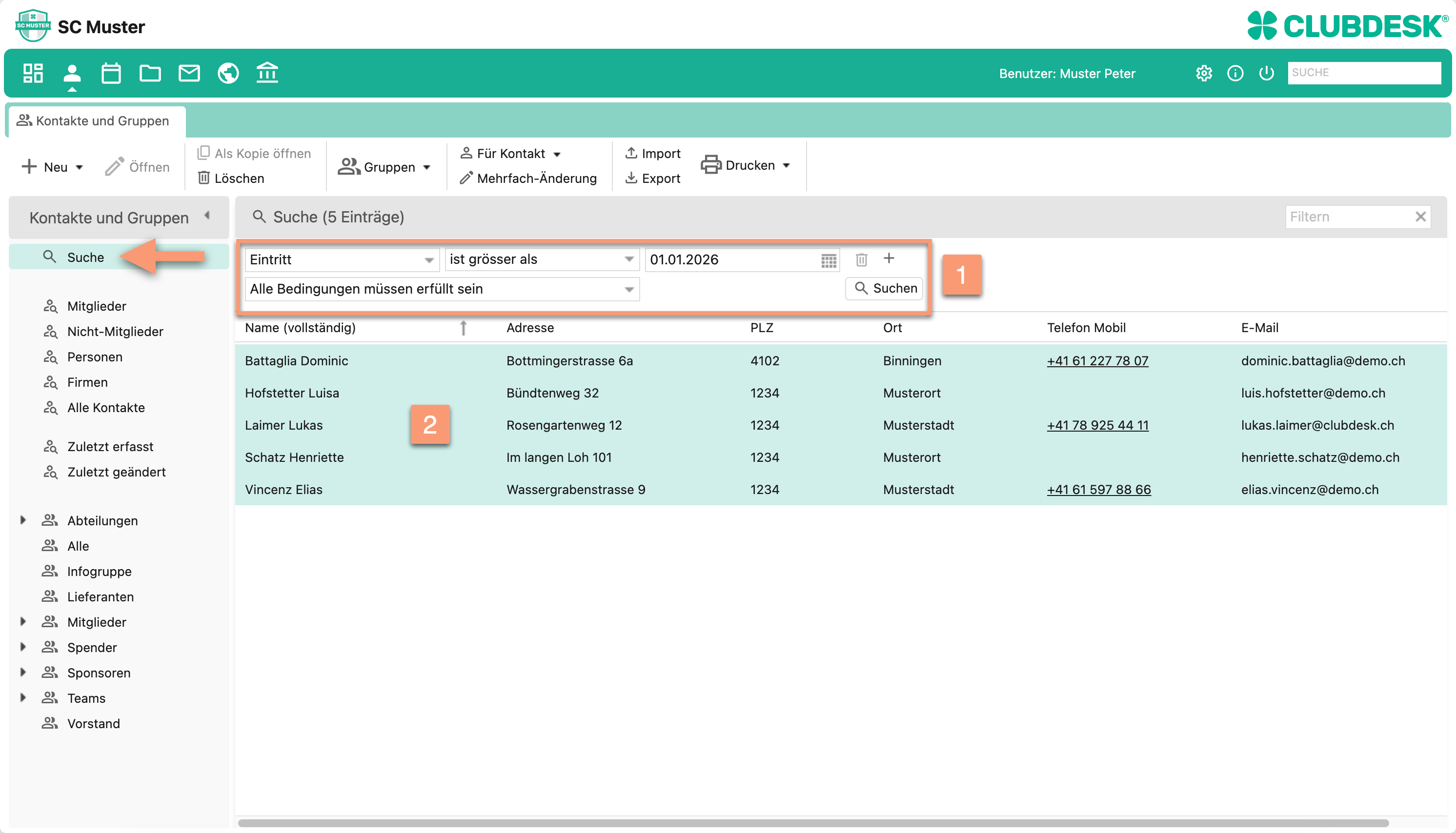 Screenshot der Kontaktsuche mit nummerierten Markierungen: ① Filterzeile "Eintritt ist grösser als 01.01.2026" mit Button "Suchen", ② Ergebnisliste von fünf Personen.