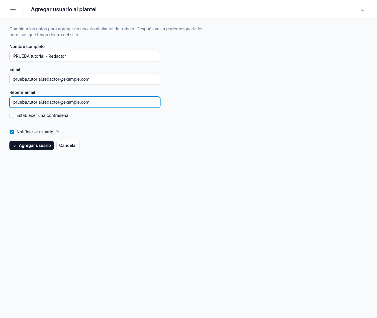 Formulario Agregar usuario al plantel con Nombre completo, Email, Repetir email, Establecer una contraseña y Notificar al usuario