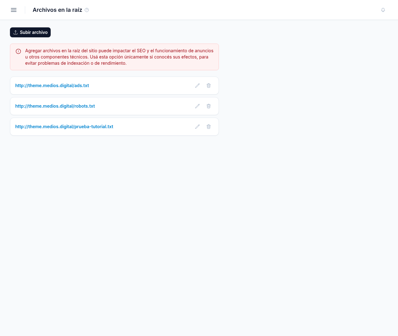 Archivos en la raíz con el botón Subir archivo, el aviso sobre el impacto en SEO y anuncios, y la lista con ads.txt, robots.txt y un archivo de prueba