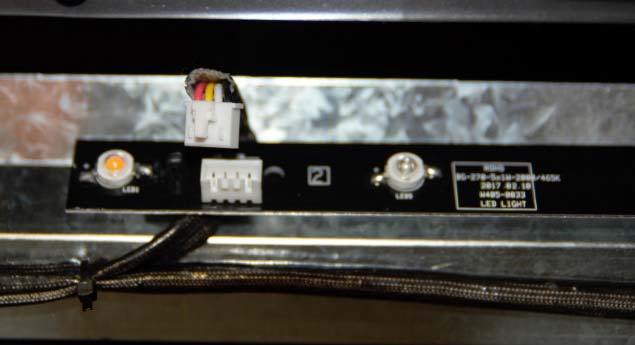 Disconnecting connector on LED light strip