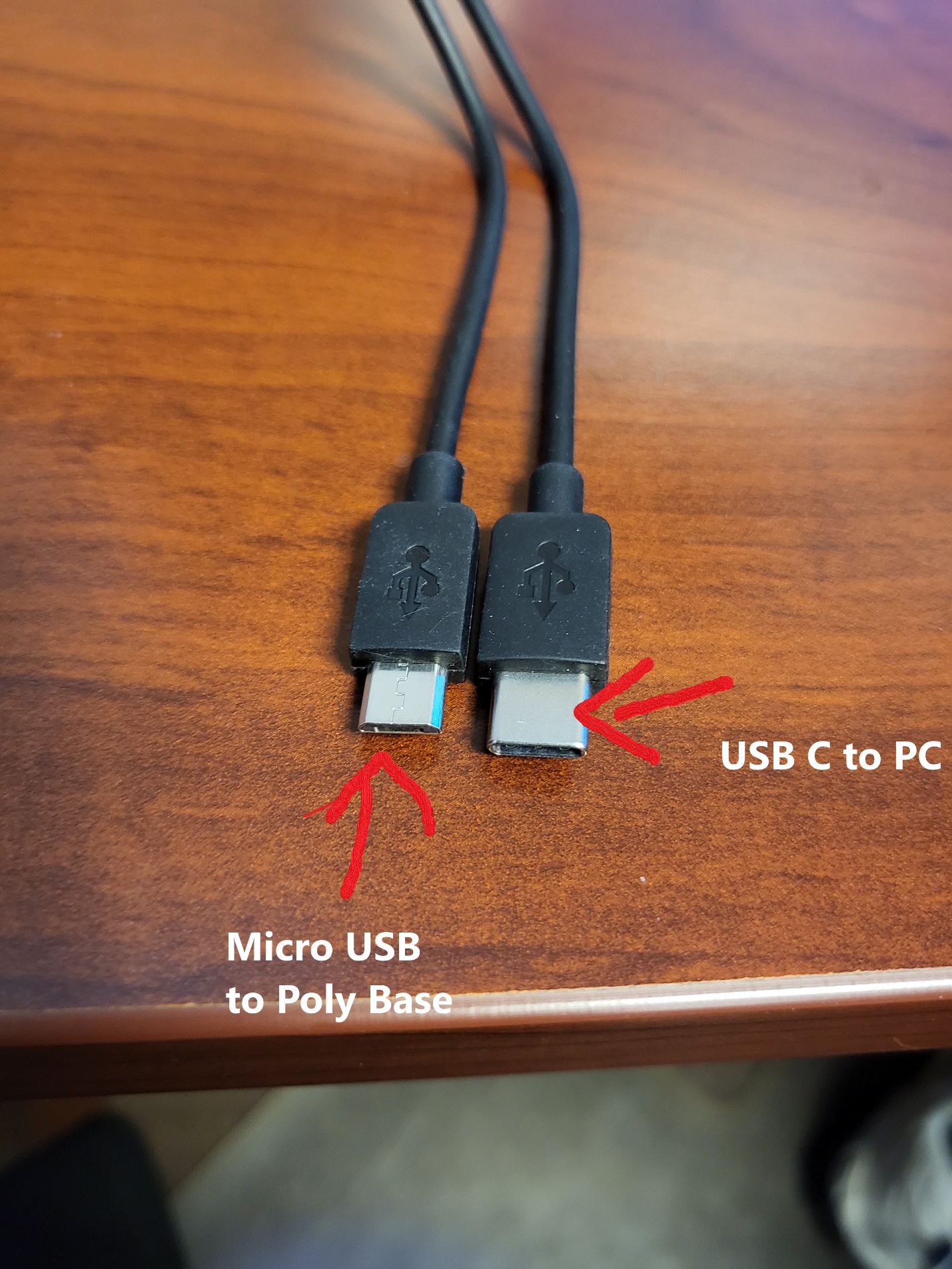 A close-up of a usb cable

Description automatically generated