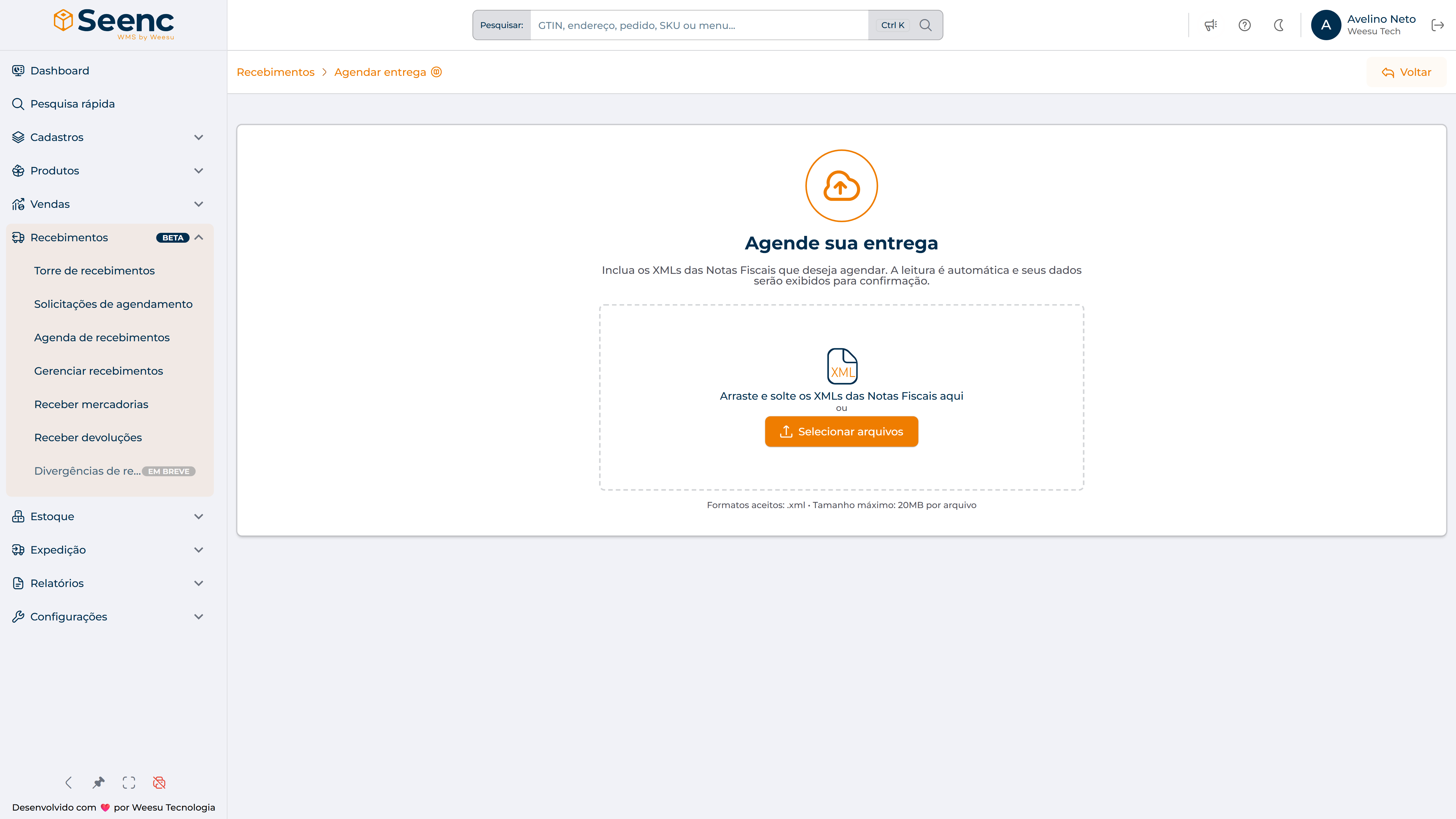 Tela de registrar/agendar recebimento com o dropzone de XML expandido: ícone próprio de XML, botão Selecionar arquivos e aviso do limite de 20 MB por arquivo