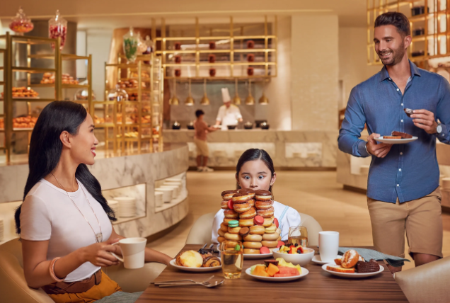 A person and person sitting at a table with food

Description automatically generated