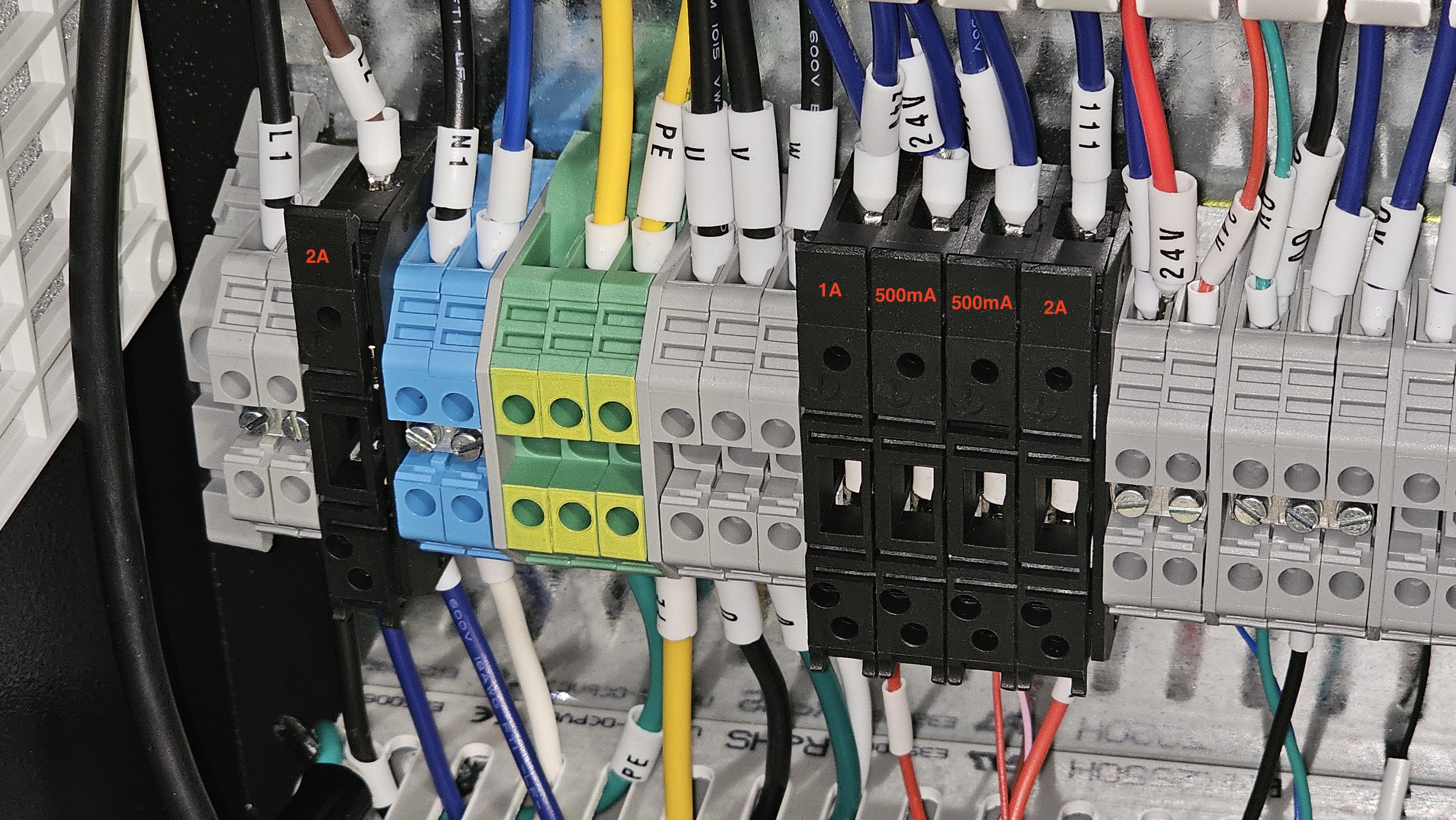 G-700 Pro fuse holder locations — left to right: 2A, 1A, 500mA, 500mA, 2A
